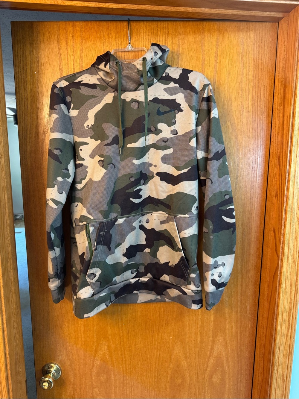 Nike Green and Tan Camo Therma-Fit Hoodie